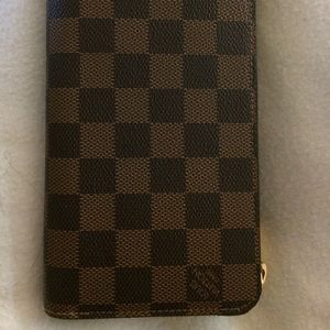 Louis Vuitton Zippy Wallet